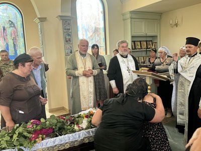 Прощались на колінах: на Черкащині поховали захисника