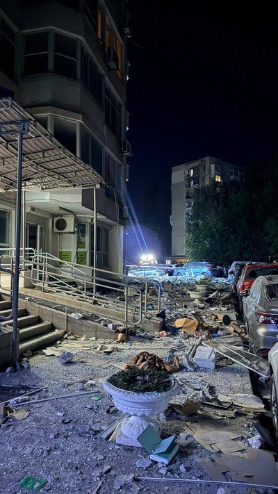 РФ атакувала Одесу: пошкоджено 24-поверхівку, офіси та два навчальні заклади