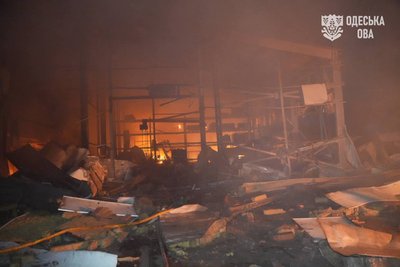 Уночі РФ атакувала промислове підприємство та гаражний кооператив на Одещині Уночі РФ атакувала промислове підприємство та гаражний кооператив на Одещині