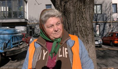 Як комунальники утилізують опале листя у Луцьку Як комунальники утилізують опале листя у Луцьку