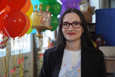 10-річна Софія з Маріуполя у свій день народження влаштувала свято для дітей-переселенців у Дніпрі 10-річна Софія з Маріуполя у свій день народження влаштувала свято для дітей-переселенців у Дніпрі
