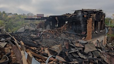 "Бачу, що на дровах сидить обгоріла жінка": житель Новгорода-Сіверського про атаку на місто "Бачу, що на дровах сидить обгоріла жінка": житель Новгорода-Сіверського про атаку на місто