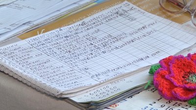 98-річна бабуся з Хмельниччини Олена Органіста веде щоденник війни 98-річна бабуся з Хмельниччини Олена Органіста веде щоденник війни