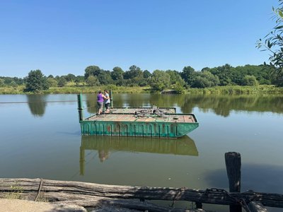 Ручний пором через Південний Буг: як у селі на Вінниччині зберігають частину історії села
