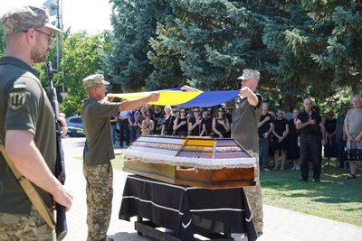В Ужгороді попрощалися з полеглим захисником Миколою Манільчуком