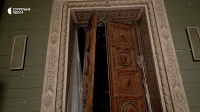 Пошкоджені автентичні вітражі: як Одеса оговтується після балістичного удару 31 січня Пошкоджені автентичні вітражі: як Одеса оговтується після балістичного удару 31 січня