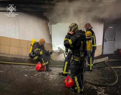 У Києві сталася пожежа у підземному паркінгу багатоповерхівки У Києві сталася пожежа у підземному паркінгу багатоповерхівки