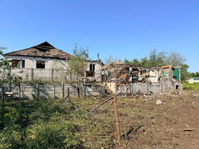 Пошкоджені будинки внаслідок російського удару по Ізюму Пошкоджені будинки внаслідок російського удару по Ізюму