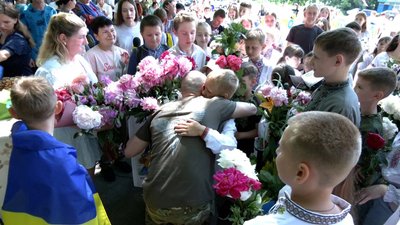 Після понад трьох років полону військовий Ігор Пивовар повернувся до рідного села на Житомирщині