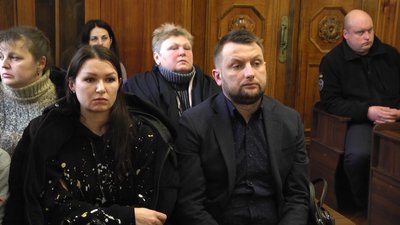 Вбивство дитини у Радомишлі: суд відпустив одного з підозрюваних під нічний домашній арешт Вбивство дитини у Радомишлі: суд відпустив одного з підозрюваних під нічний домашній арешт
