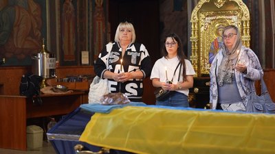У Вінниці попрощались з 24-річним військовим Віктором Аміром У Вінниці попрощались з 24-річним військовим Віктором Аміром