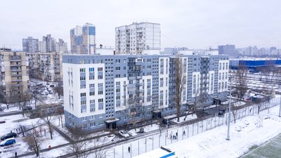 У Києві на Оболоні і Солом'янці завершують відновлення пошкоджених війною будинків У Києві на Оболоні і Солом'янці завершують відновлення пошкоджених війною будинків