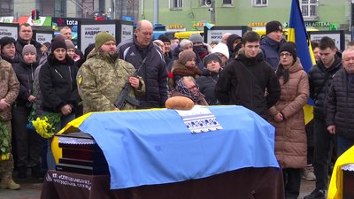 З добровольцями Василем Оніщуком, Тетяною Лукашук та Олегом Півнем попрощались у Рівному З добровольцями Василем Оніщуком, Тетяною Лукашук та Олегом Півнем попрощались у Рівному