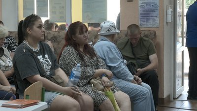 Евакуйовані люди в транзитному центрі у Харкові, 15 липня 2026 року