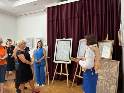 Виставка картин, представили виставку, мисткиня, Марини Футуренко, Тернопільщина, липень 2025 Виставка картин, представили виставку, мисткиня, Марини Футуренко, Тернопільщина, липень 2025