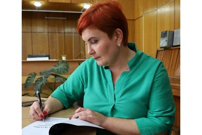 В музеї Житомира представлять артпроєкт «Картини не мовчать» місцевих мисткинь — поетеси і художниці В музеї Житомира представлять артпроєкт «Картини не мовчать» місцевих мисткинь — поетеси і художниці