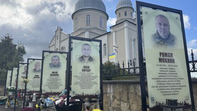 Роман Мохняк, Іван Овчар, Юрій Валило, Іван Демків, меморіальні дошки, село Підпечери Роман Мохняк, Іван Овчар, Юрій Валило, Іван Демків, меморіальні дошки, село Підпечери