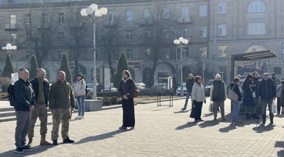 "Вимкни двигун — вшануй героїв": черкасців закликають виходити на хвилину мовчання "Вимкни двигун — вшануй героїв": черкасців закликають виходити на хвилину мовчання