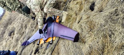 Волонтери передали військовим із Запорізького напрямку літак для аеророзвідки Волонтери передали військовим із Запорізького напрямку літак для аеророзвідки