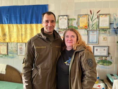 Волонтери з Поворська Олена Мерзлякова і Валентин Семенюк Волонтери з Поворська Олена Мерзлякова і Валентин Семенюк