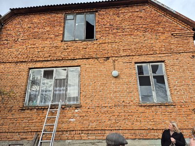 Розбиті вікна у селі Жирова Розбиті вікна у селі Жирова