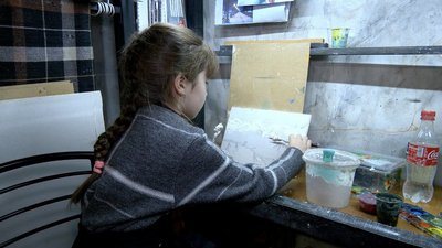 Переселенка зі Слов'янська організувала гурток з барельєфа для дітей на Вінниччині Переселенка зі Слов'янська організувала гурток з барельєфа для дітей на Вінниччині