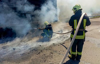 На Черкащині під час руху загорілася вантажівка На Черкащині під час руху загорілася вантажівка