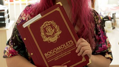 Ukrayinada magistr diplomını aldı. Qırımda oquğan ekim Yuliya Krestyannıkovanıñ ikâyesi Ukrayinada magistr diplomını aldı. Qırımda oquğan ekim Yuliya Krestyannıkovanıñ ikâyesi