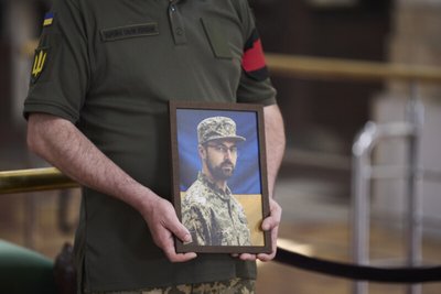 У Луцьку попрощалися з захисниками Дмитром Лавренчуком та Олександром Горбачем У Луцьку попрощалися з захисниками Дмитром Лавренчуком та Олександром Горбачем