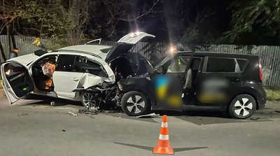 Дворічна дитина та чоловік отримали травми: за минулу добу на Хмельниччині сталися дві ДТП Дворічна дитина та чоловік отримали травми: за минулу добу на Хмельниччині сталися дві ДТП
