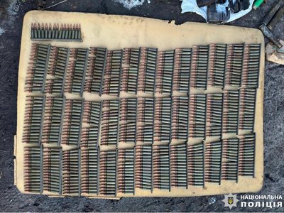 Житель Київщини зберігав удома кулемет, гранати і понад 14 тис. набоїв Житель Київщини зберігав удома кулемет, гранати і понад 14 тис. набоїв