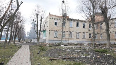 "У погріб побігла сонна". Очевидці обстрілу лікарні в Краснопіллі розповіли про наслідки атаки "У погріб побігла сонна". Очевидці обстрілу лікарні в Краснопіллі розповіли про наслідки атаки