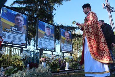 священник, Андрій Васусь, Олександр Бланк, Ігор Прус, освятили Алею Героїв у Великогаївській громаді священник, Андрій Васусь, Олександр Бланк, Ігор Прус, освятили Алею Героїв у Великогаївській громаді