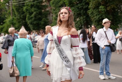 "Марш подяки": фоторепортаж з ходи випускників у Черкасах "Марш подяки": фоторепортаж з ходи випускників у Черкасах