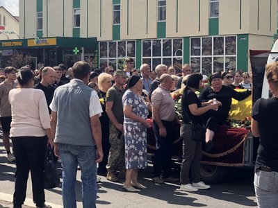 На Уманщині попрощались з полеглим на війні з Росією Миколою Христорізом На Уманщині попрощались з полеглим на війні з Росією Миколою Христорізом