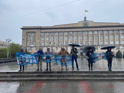 Акція "Не мовчи — полон вбиває" у Черкасах 26 квітня 2026 року Акція "Не мовчи — полон вбиває" у Черкасах 26 квітня 2026 року