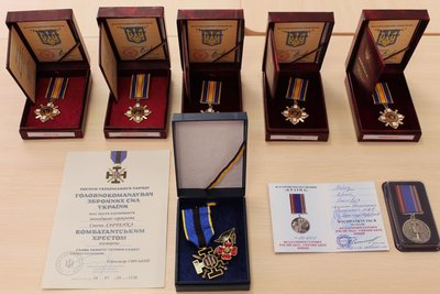 На Донеччині вручили нагороди сім'ям загиблих військових На Донеччині вручили нагороди сім'ям загиблих військових