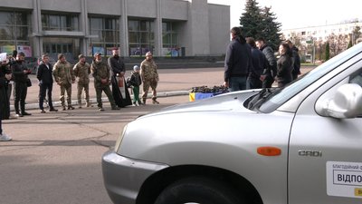 У Рівному волонтери передали дрони та автомобілі У Рівному волонтери передали дрони та автомобілі