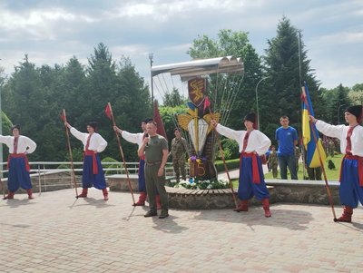 У Житомирі відкрили Алею пам’яті Десантно-штурмовим військам України У Житомирі відкрили Алею пам’яті Десантно-штурмовим військам України