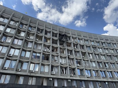 Російський дрон влучив в Сумську ОДА Російський дрон влучив в Сумську ОДА