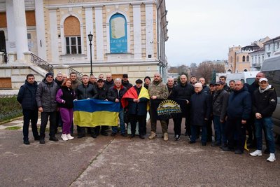 14 одеських комунальників повернулися зі сходу, де допомагали будувати фортифікації 14 одеських комунальників повернулися зі сходу, де допомагали будувати фортифікації
