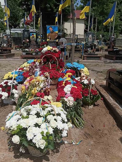 У Житомирі попрощалися із 27-річним полеглим воїном Максимом Раковичем У Житомирі попрощалися із 27-річним полеглим воїном Максимом Раковичем