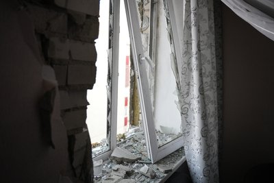 Мінус 14 надворі й 0° у квартирі: історія переселенки після удару дрона по Сумах Мінус 14 надворі й 0° у квартирі: історія переселенки після удару дрона по Сумах