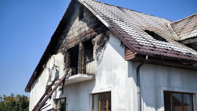 Пожежа в будинку у селі гірка Полонка — двоє травмованих Пожежа в будинку у селі гірка Полонка — двоє травмованих