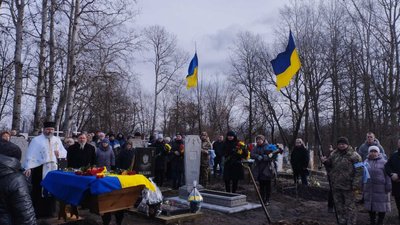 На Чернігівщині попрощалися із загиблими бійцями: Ігорем Гришком, Владиславом Прихідьком та Романом Охріменком На Чернігівщині попрощалися із загиблими бійцями: Ігорем Гришком, Владиславом Прихідьком та Романом Охріменком