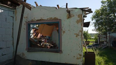 "Мене вкинуло хвилею назад у коридор": жителька села на Кіровоградщині про нічний обстріл "Мене вкинуло хвилею назад у коридор": жителька села на Кіровоградщині про нічний обстріл