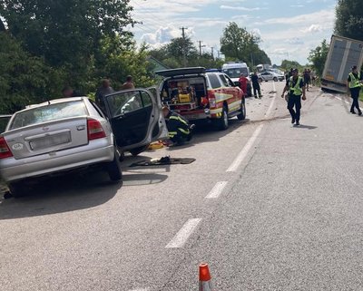 На Львівщині зіткнулися вантажівка та легковик: 61-річний чоловік отримав травми На Львівщині зіткнулися вантажівка та легковик: 61-річний чоловік отримав травми