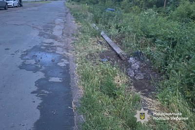 Одна людина загинула, інша — у лікарні: на Черкащині водій в'їхав в електроопору