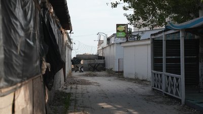 Перегороджена вулиця у Коблевому Перегороджена вулиця у Коблевому