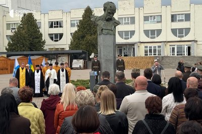 Четверта річниця визволення Бородянки: у селищі вшанували пам'ять жертв російської окупації Четверта річниця визволення Бородянки: у селищі вшанували пам'ять жертв російської окупації